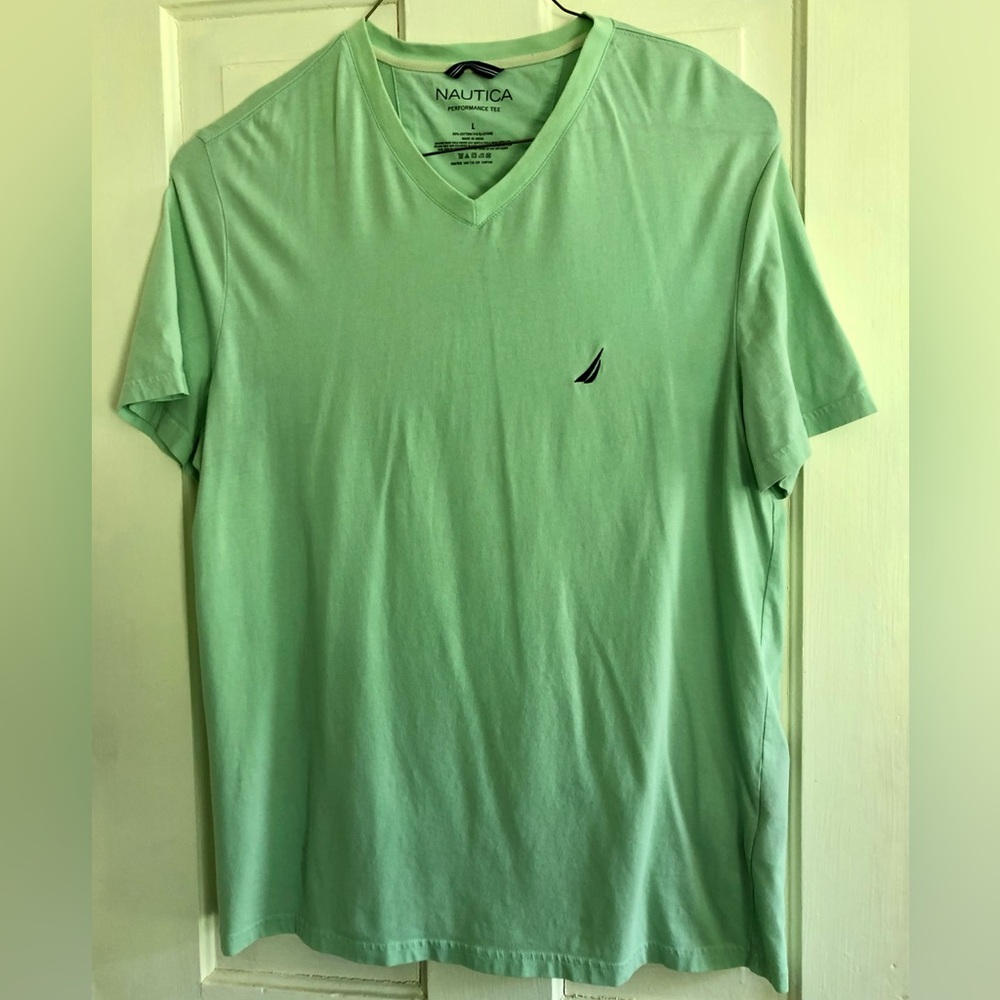 Nautica V-Neck Performance t-shirt. L. Spring green.